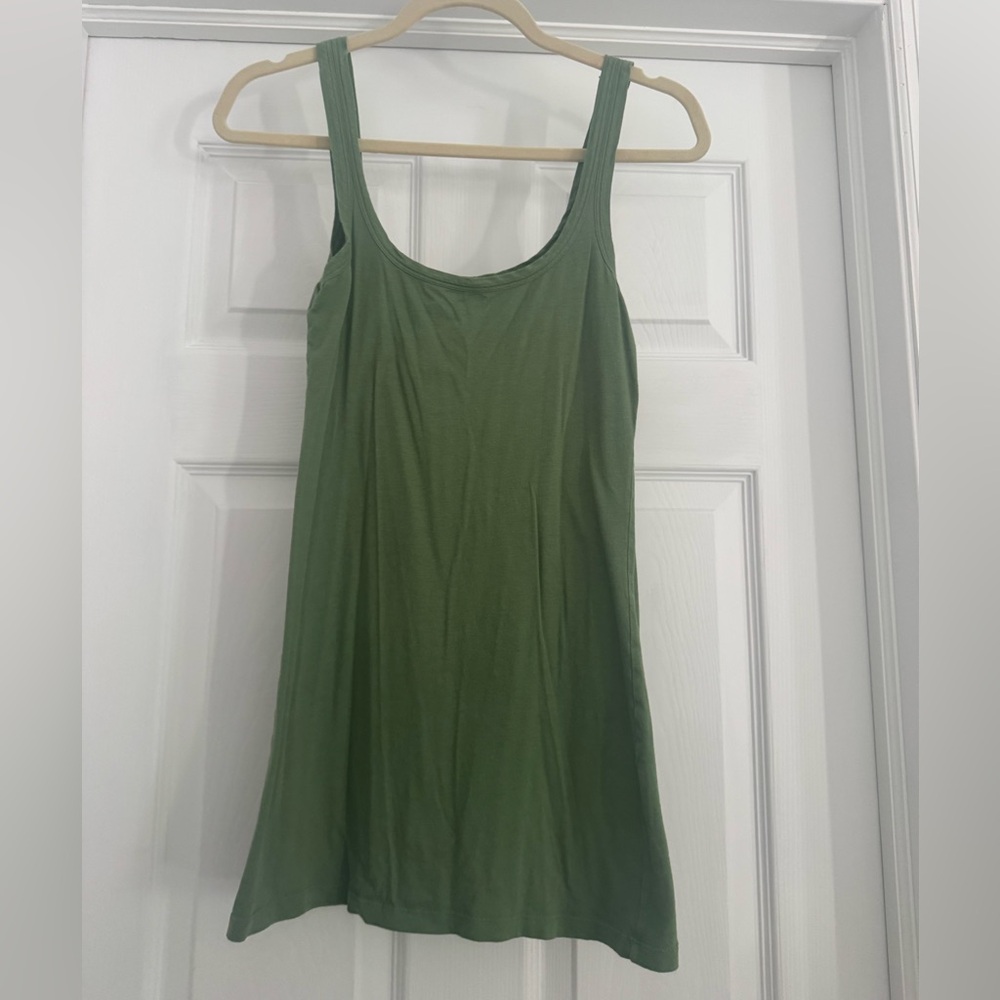Theory M Green Tank Top in “stay” thin jersey fabrication in excellent condition